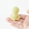 Figurine fluorescente Smiski - série Yoga